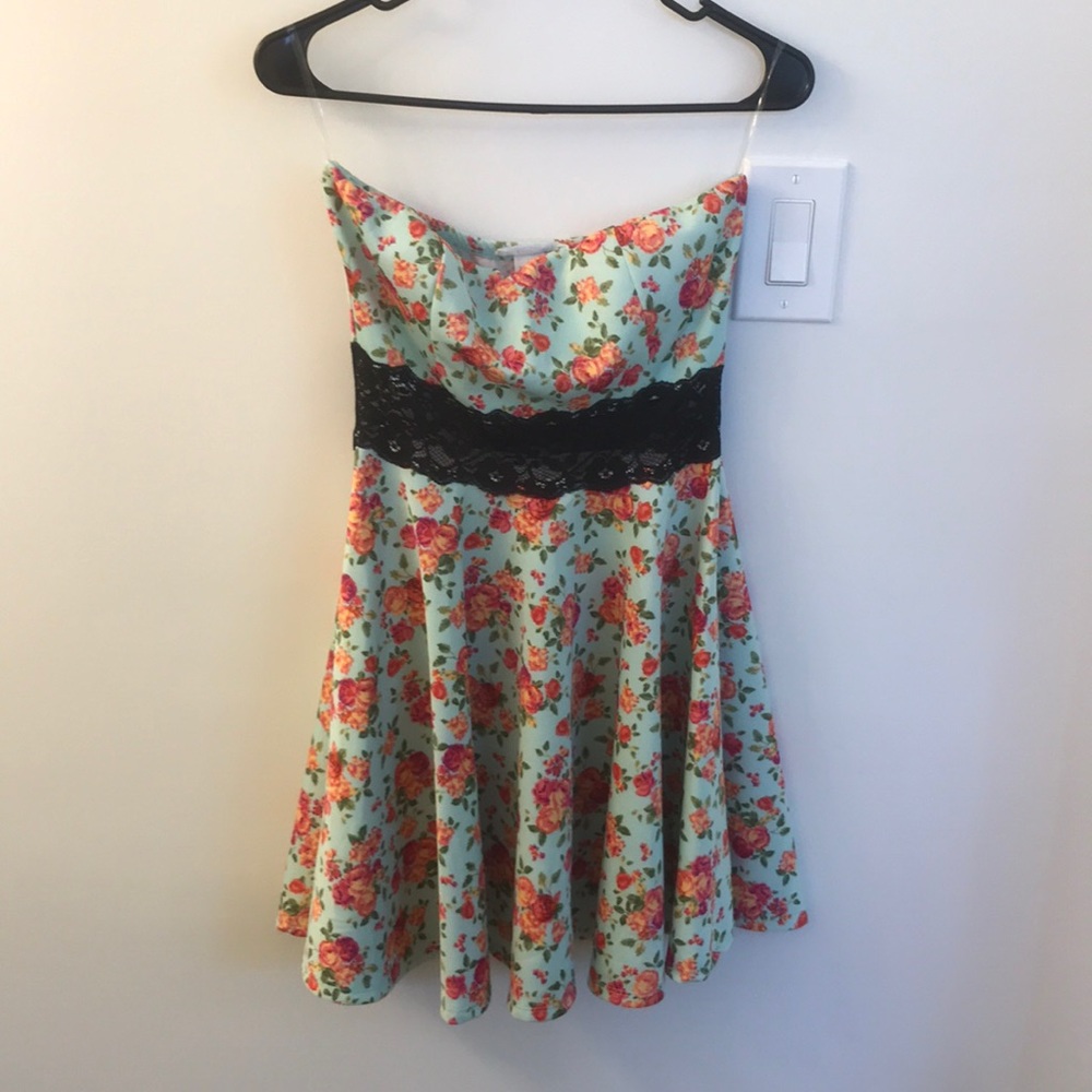 Floral strapless dress